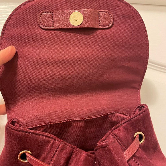Forever 21 burgundy fabric backpack with drawstring - Picture 2 of 7